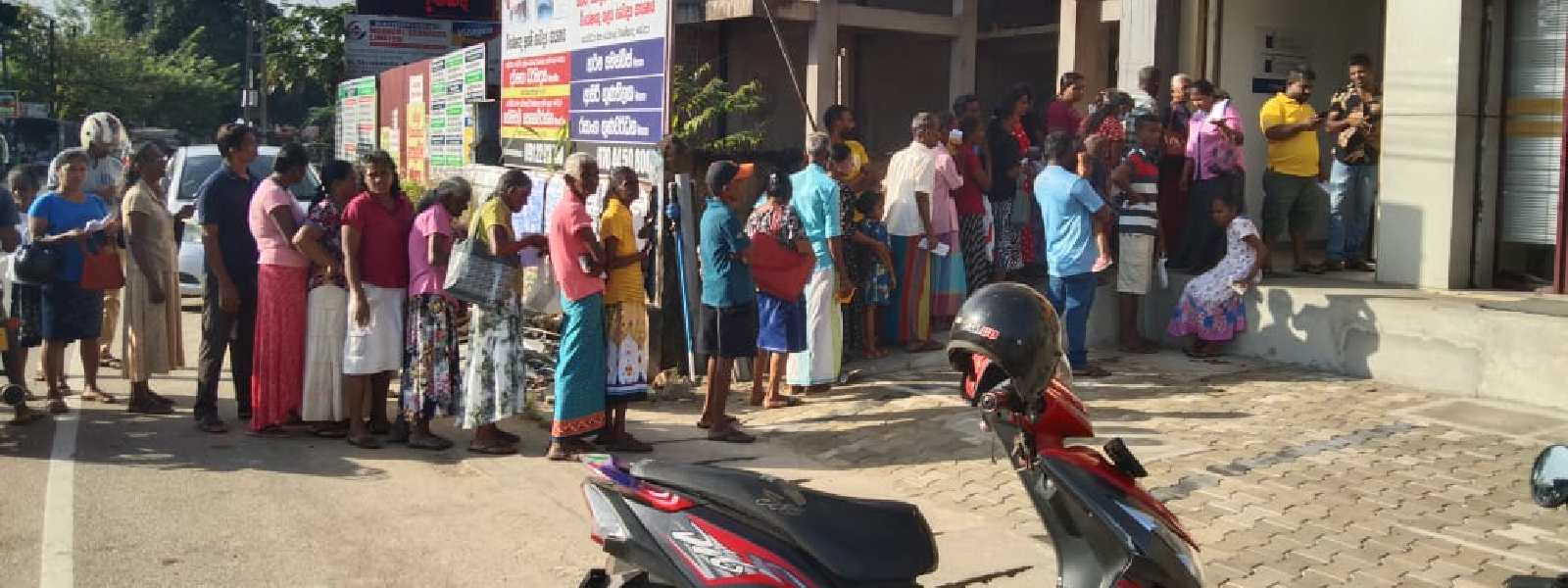 Sri Lankans back in queues for Aswesuma Benefits